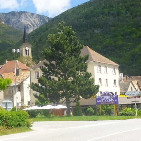 Hotel Restaurant Les Alpins Saint-Julien-en-Beauchêne Zewnętrze zdjęcie
