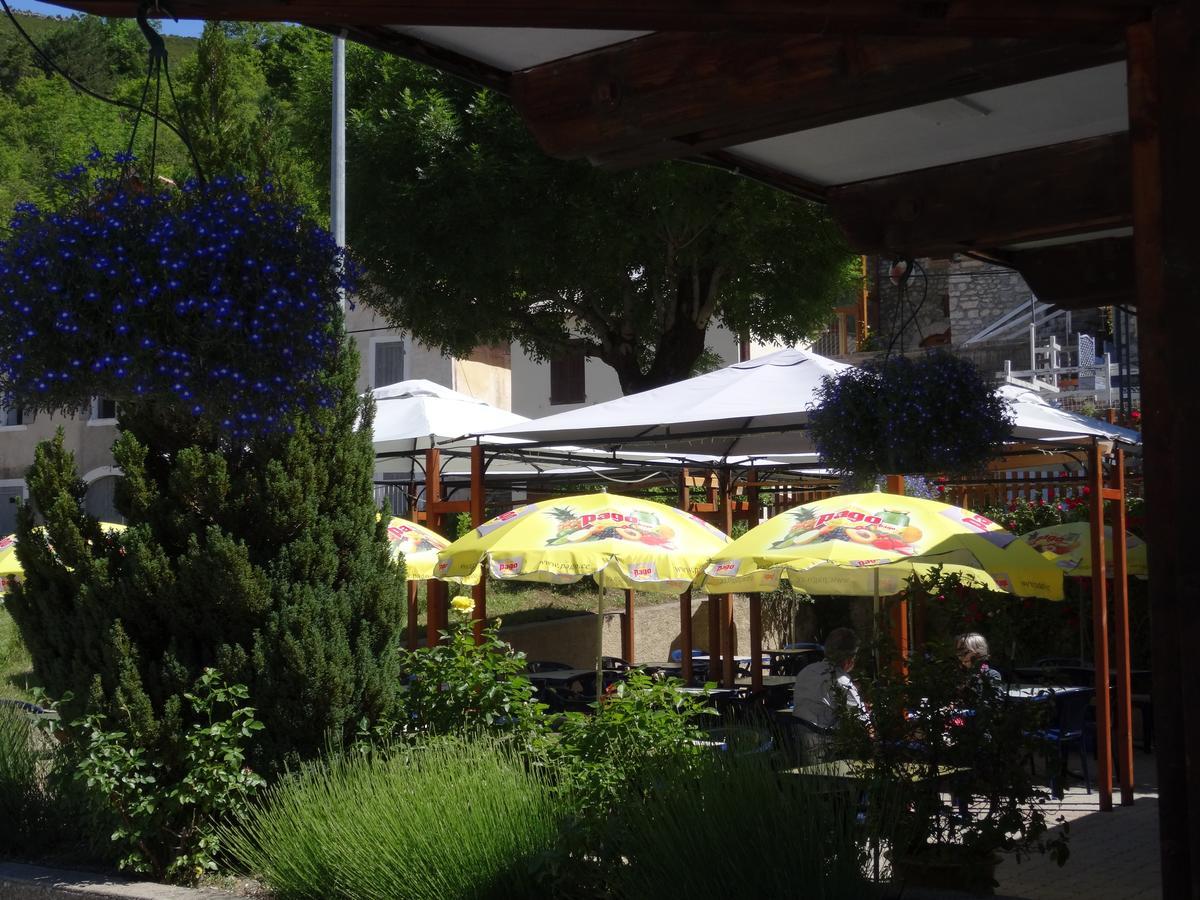 Hotel Restaurant Les Alpins Saint-Julien-en-Beauchêne Zewnętrze zdjęcie